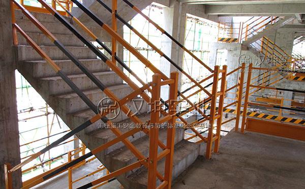 建筑设计中：水平段栏杆为了防止使用者攀爬  该怎么采取什么措施最安全.