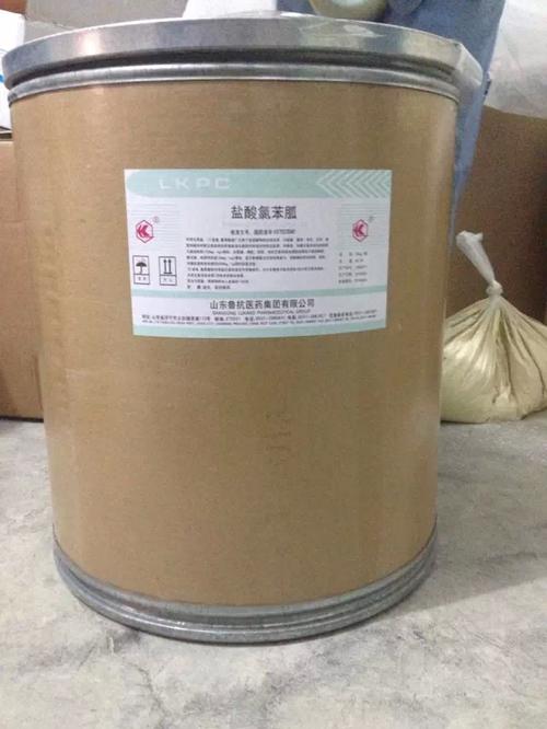 盐酸氯苯胍的理化性质与作用如何？其用法与用量怎样？