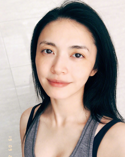 姚晨健身后晒素颜自拍 纤腰翘臀曲线迷人，姚晨出演过哪些电视剧？