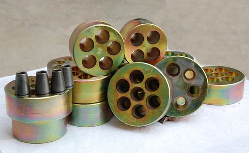 请问锚具最多多少孔？