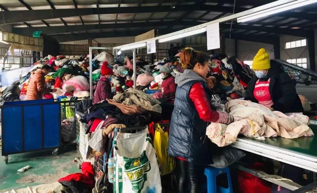 请问青岛地区哪里有回收旧衣服的？