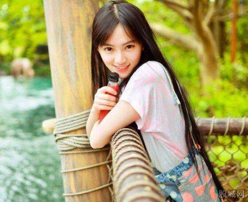 被称为樱花女神的黄灿灿，美的差点认不出，你觉得好看吗？